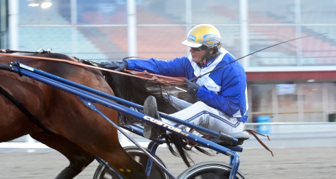 Björn Goop kör i samtliga kvallopp till Europaderbyt, bland andra favoriten till slutsegern Ecurie D. Foto av Lars Jakobsson TR Bild